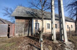 Casa veche, 55 mp si 1000 mp teren intravilan+anexe, zona Dumitra