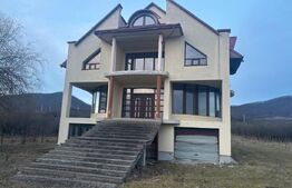 Casa de vanzare, cu 5 camere, 450 mp+teren 5800 mp, 10 km de Bistrita