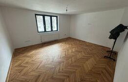 Casa individuala de inchiriat, cu 3 camere, 70 mp, zona centrala