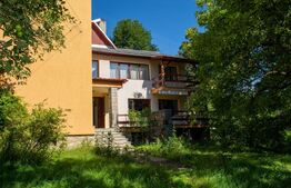 Casa 7 camere,200mp utili si 1200 mp(12 ari) teren aferent,Sangeorz-Bai