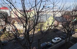 Apartament 3 camere, 64 mp, etaj 3, zona Intrarea Pinului PRET NEGOCIABIL