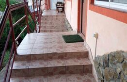 Casa de vanzare, cu 4 camere, 100 mp,  5300 mp teren, 40 km de Bistrita 