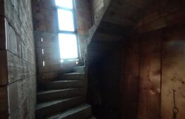 Casa la rosu cu 4 camere, 180 mp utili+teren 861 mp, zona Leoni