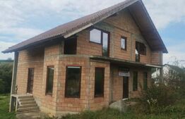 Casa la rosu cu 4 camere, 180 mp utili+teren 861 mp, zona Leoni