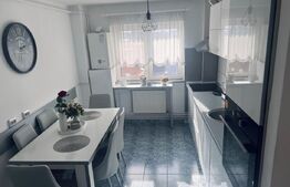 Apartament de vanzare, cu 4 camere, 94 mp, zona Andrei Muresanu
