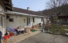 Casa de vanzare, cu 4 camere, 120 mp, teren de 1500 mp, zona centrala 