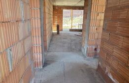 Casa la rosu de vanzare, 3 camere, 109 mp, 5 ari teren, Bistrita