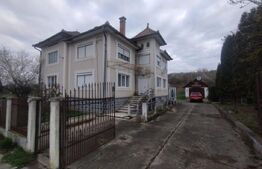 EXCLUSIVITATE! Casa 6 camere, 200 mp+10 ari teren, zona Galati Bistritei