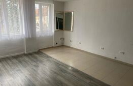 Spatiu comercial de Inchiriat, 3 incaperi, 80 mp, etaj 1, zona centrala