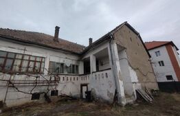 Casa 50 mp,2 camere,curte comuna,teren 350mp,Renovabila,comuna Livezile