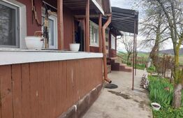 Casa traditionala cu 3 camere, 70 mp, teren 6000 mp, in zona Micestii de Campie