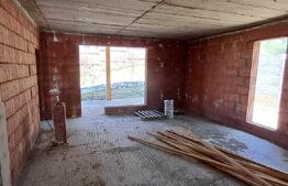 Casă la roșu 4 camere, 105 mp, 5 ari teren, zona Sigmir