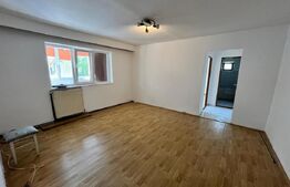 Apartament de vanzare, cu 2 camere, 49 mp + 8 mp balcon, zona Calea Moldovei