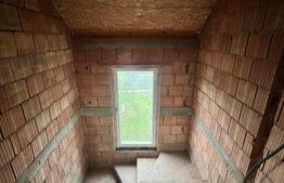 Casa spatioasa cu 4 camere, 150 mp, 10 ari teren, zona Arcalia