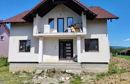 Casa individuala cu 5 camere, 200 mp, cu 24 ari teren, zona Orheiu, Bistritei