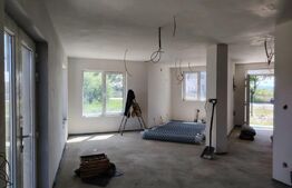 Casa individuala cu 5 camere, 200 mp, cu 24 ari teren, zona Orheiu, Bistritei