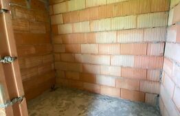 Casa la rosu, cu 3 camere, 74 mp,  teren 800 mp, zona Centura, Bistrita