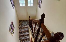 Casa de vanzare, cu 7 camere, 150 mp, zona Stramba