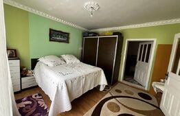 Casa de vanzare, cu 7 camere, 150 mp, zona Stramba