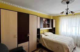 Casa de vanzare, cu 7 camere, 150 mp, zona Stramba