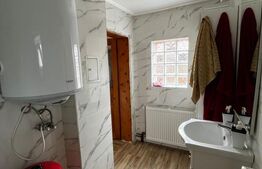 Casa de vanzare, cu 7 camere, 150 mp, zona Stramba