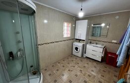 Casa de vanzare, cu 7 camere, 150 mp, zona Stramba