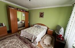 Casa de vanzare, cu 7 camere, 150 mp, zona Stramba