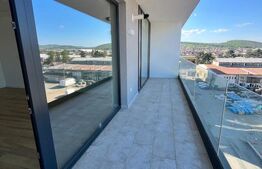 Apartament de vanzare, cu 3 camere, 67 mp, finisat lux, zona Independentei