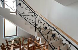 Casa de vanzare, cu 4 camere, 180 mp 1300mp teren Valea Ghinzii