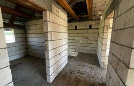 Casă Spațioasă la Roșu, 190 mp Utili, la 5 Minute de Beclean