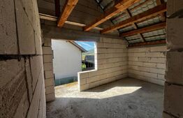 Casă Spațioasă la Roșu, 190 mp Utili, la 5 Minute de Beclean