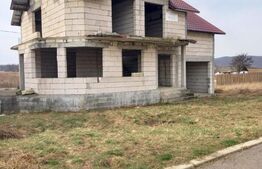 Casă Spațioasă la Roșu, 190 mp Utili, la 5 Minute de Beclean