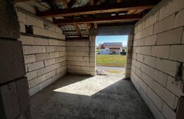 Casă Spațioasă la Roșu, 190 mp Utili, la 5 Minute de Beclean