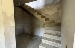 Casă cu panoramă deosebită pe Dealul Jelni – 10 ari de teren, stadiu semifinisat