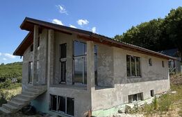 Casă cu panoramă deosebită pe Dealul Jelni – 10 ari de teren, stadiu semifinisat