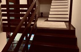 Casa tip duplex,6 camere,220mp,241mp teren,garaj,zona Unirea