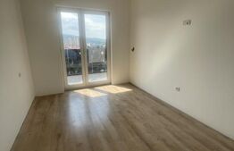 Apartament de vanzare, cu 3 camere, balcon mare, panoramă superbă, complex nou