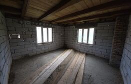 Casa la tara  de vanzare, cu 13 ari de teren, la 40 km de Bistrița