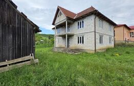 Casa la tara  de vanzare, cu 13 ari de teren, la 40 km de Bistrița