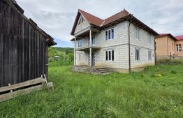 Casa la tara  de vanzare, cu 13 ari de teren, la 40 km de Bistrița