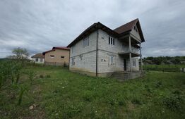 Casa la tara  de vanzare, cu 13 ari de teren, la 40 km de Bistrița