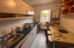 Apartament cu 3 camere, etaj 1, zona CR Vivu