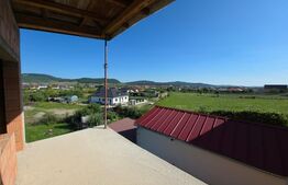 Casa la rosu, 180 mp utili si 870 mp teren, zona Valea Rusului