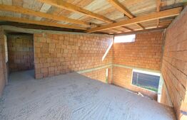 Casa la rosu, 180 mp utili si 870 mp teren, zona Valea Rusului