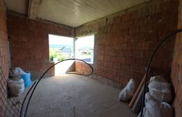 Casa la rosu, 180 mp utili si 870 mp teren, zona Valea Rusului