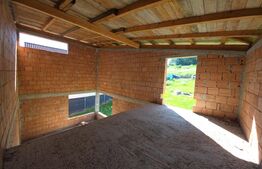 Casa la rosu, 180 mp utili si 870 mp teren, zona Valea Rusului