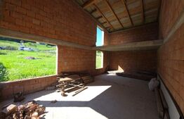 Casa la rosu, 180 mp utili si 870 mp teren, zona Valea Rusului