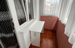Apartament cu 3 camere, decomandat, zona Lama