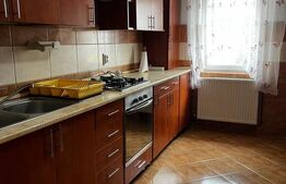 Apartament cu 3 camere, decomandat, zona Lama