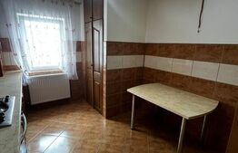 Apartament cu 3 camere, decomandat, zona Lama